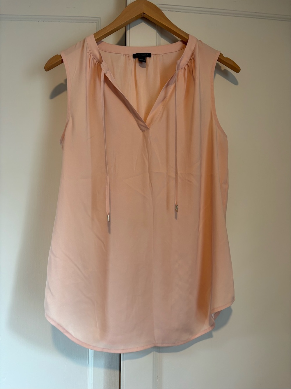 Ann Taylor Pale Pink V-Neck Sleeveless Blouse